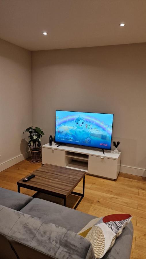 London City Apartment One Ийлинг Екстериор снимка