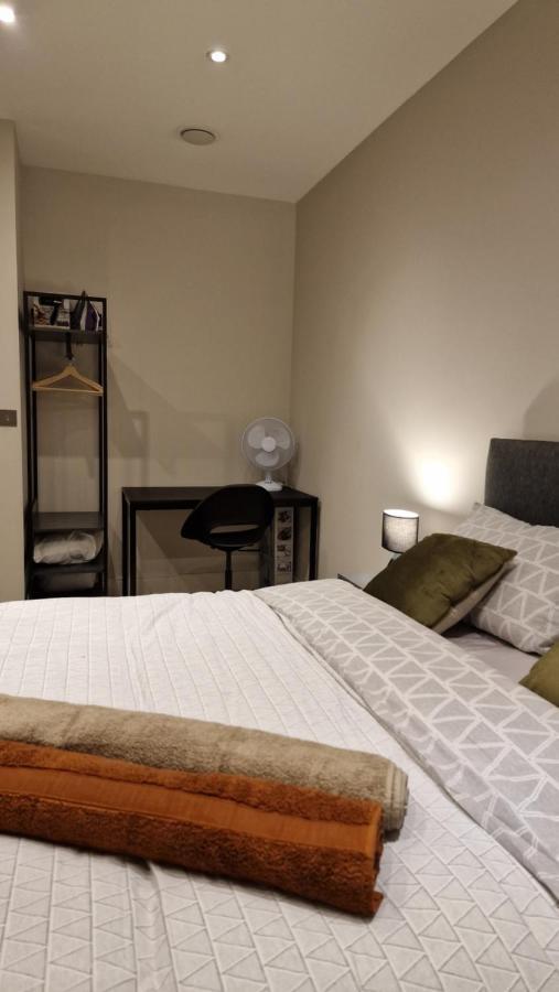 London City Apartment One Ийлинг Екстериор снимка
